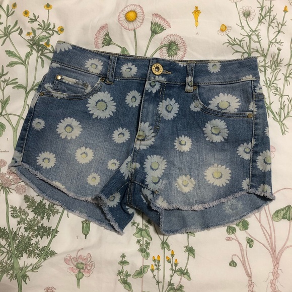 Tinseltown Denim Distressed Daisy Jean Shorts - Picture 1 of 4